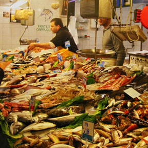 fish vendor 02 sicily1 Swordfish   Ortigia Market Dinner